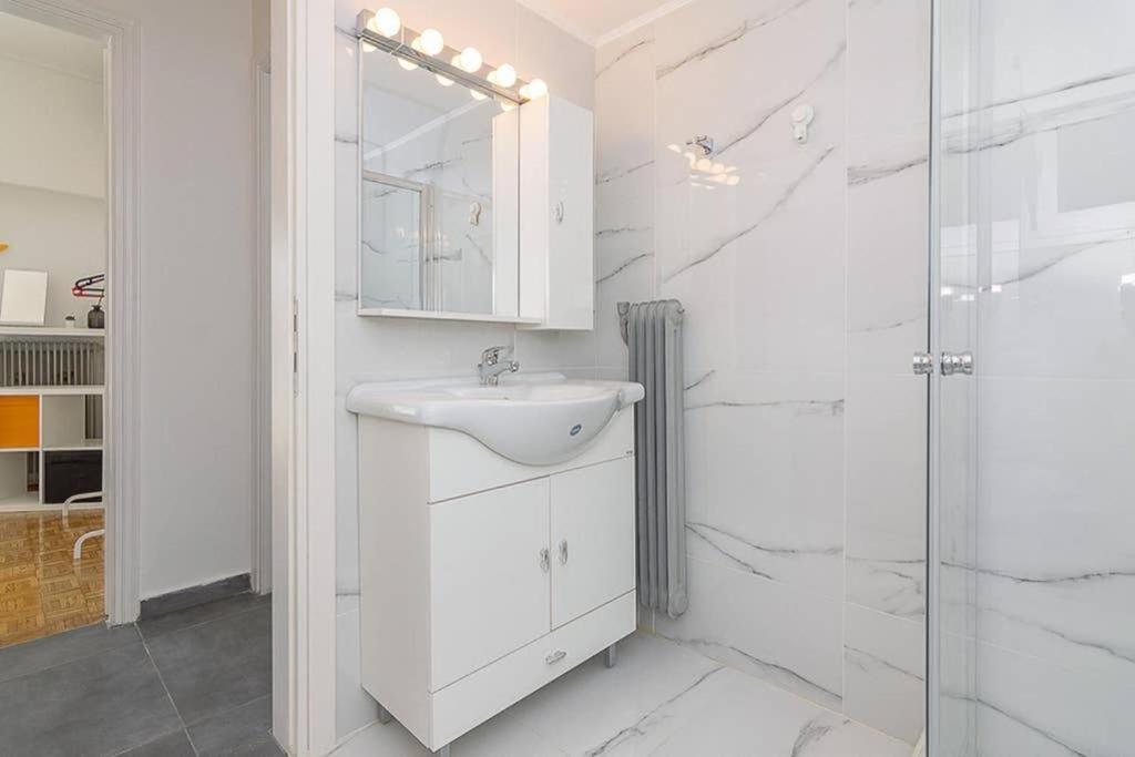 Sunlit 2Br Oasis In Metaxourghio 3Min From Metro Διαμέρισμα Αθήνα Εξωτερικό φωτογραφία